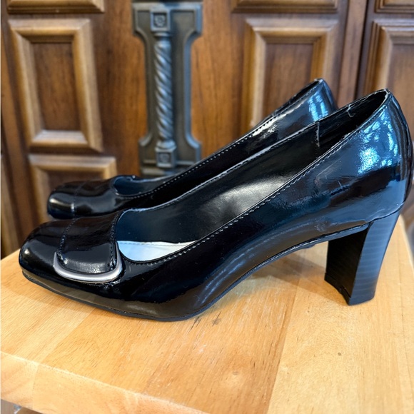 Croft & Barrow Black Patent Heels - Picture 7 of 11